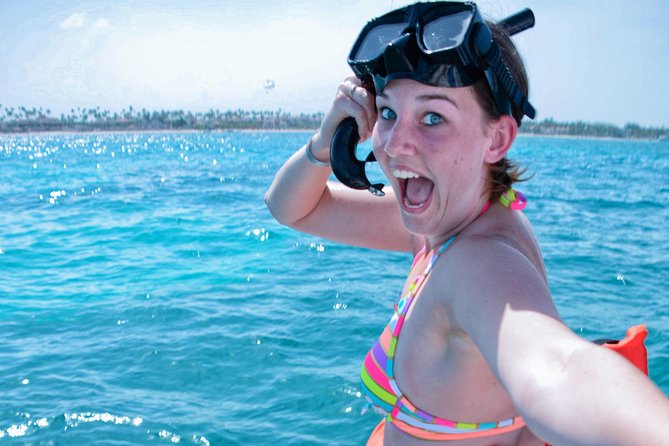 Punta Cana Combo Tour: Snorkeling, Catamaran Cruise & Parasailing - Getting to the beach and starting the day
