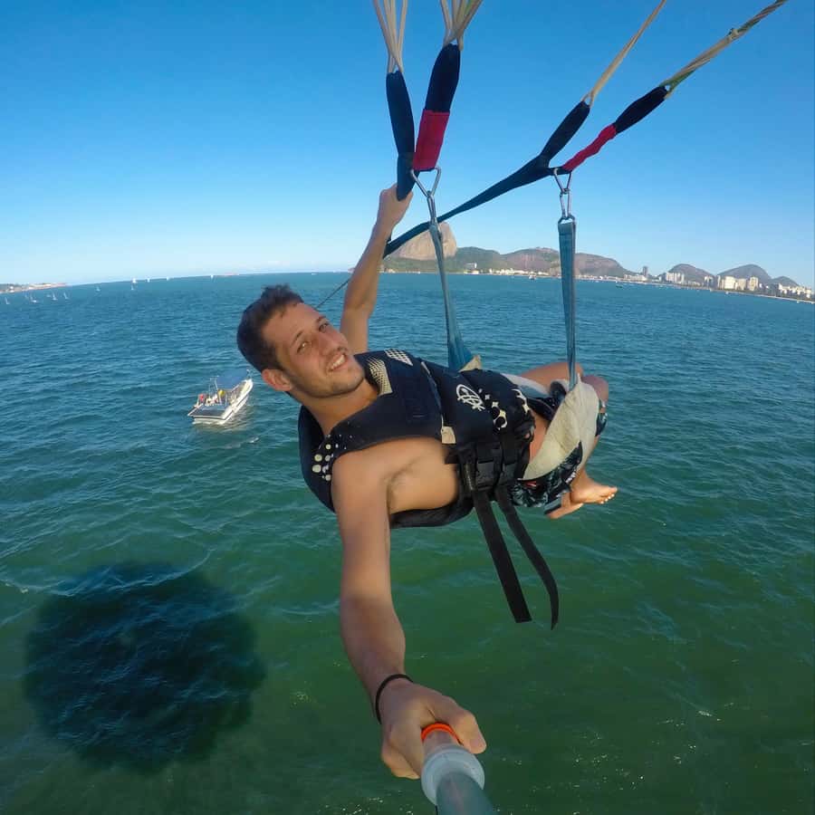 Rio de Janeiro: 2-Hour Boat Trip with Parasailing - Finding the right stretch of coast