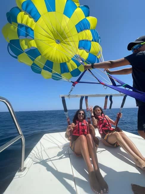 Santorini: Parasailing ExperiencePerissa,Perivolos,St.George - The safety briefing and boat ride