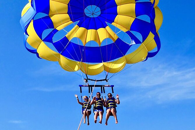 Speed Boat Activity with Snorkeling and Parasailing in Punta Cana - Bávaro natural pool and the changing scenery