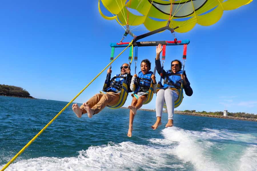 Surfers Paradise: Parasailing and Jet Ski Tour Package - Two very different ways to see the Gold Coast