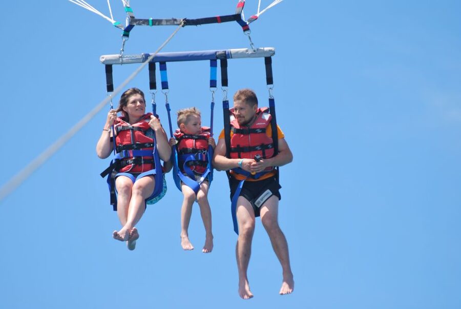 Torrevieja: parasailing experience - The final dip and return to the marina