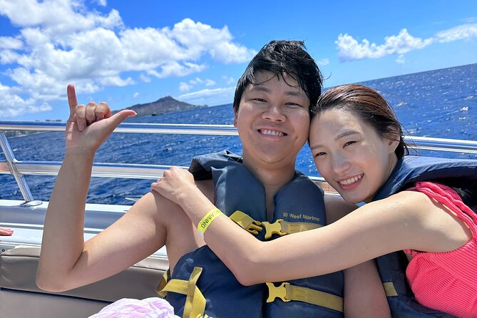 Waikiki: Parasailing in Hawaii - The crew, equipment, and safety approach